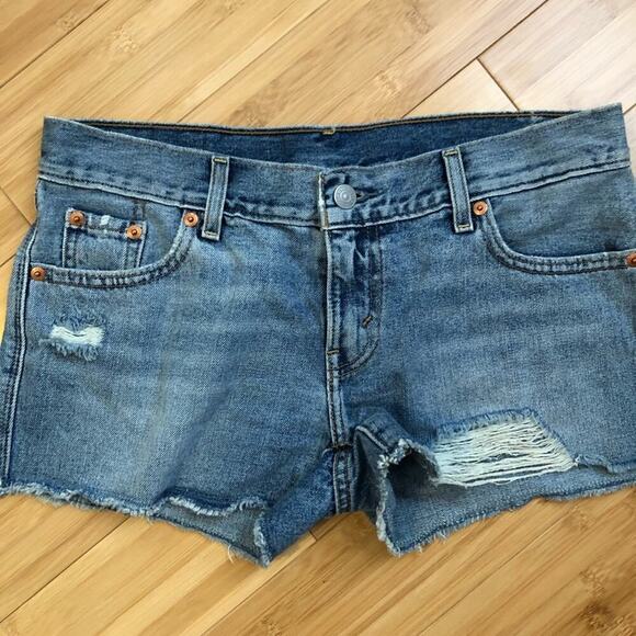 Levi’s Distressed raw hem Jeans Shorts Size 26 - Picture 2 of 8